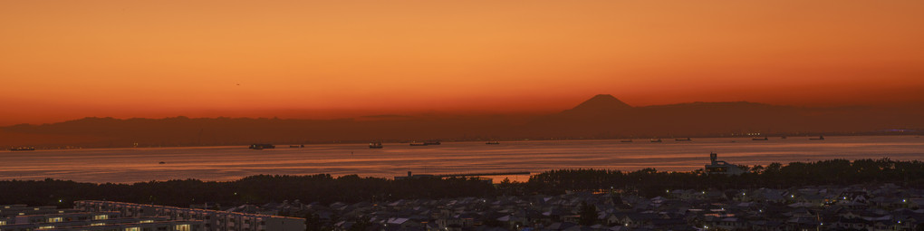 東京湾の夕焼け富士