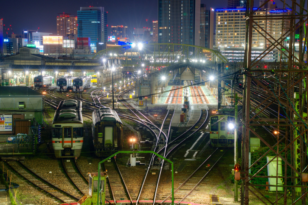 ⭐️ 夜の車両基地 ⭐️