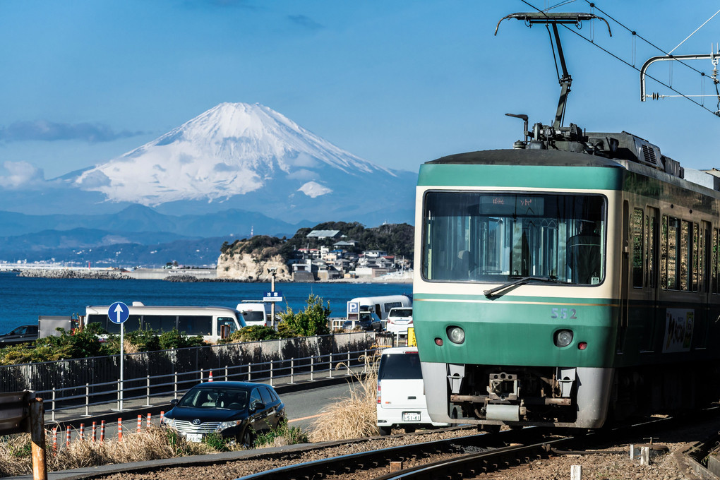 富士山を横目に江ノ電がゆく！