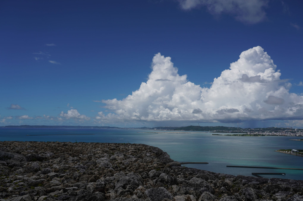 沖縄の夏、雲、海