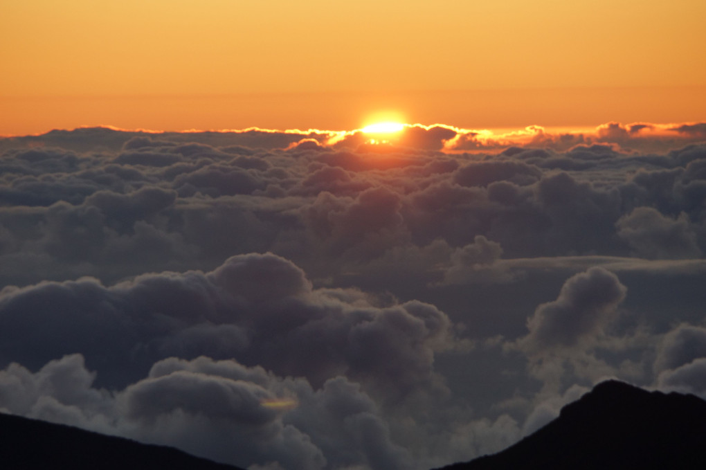マウイ島・ハレアカラ山頂で日の出 ♪♪