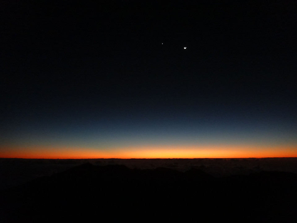 ハワイ・ハレアカラ山頂で日の出を愛でる♬