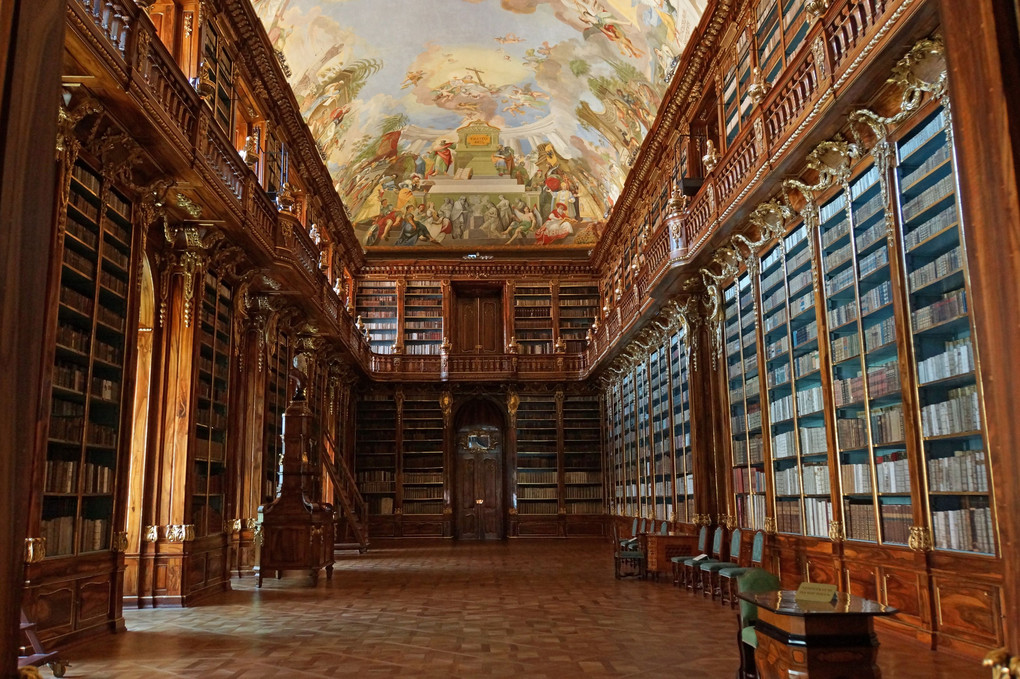 プラハ　ストラホフ修道院図書館　の思い出 ♬