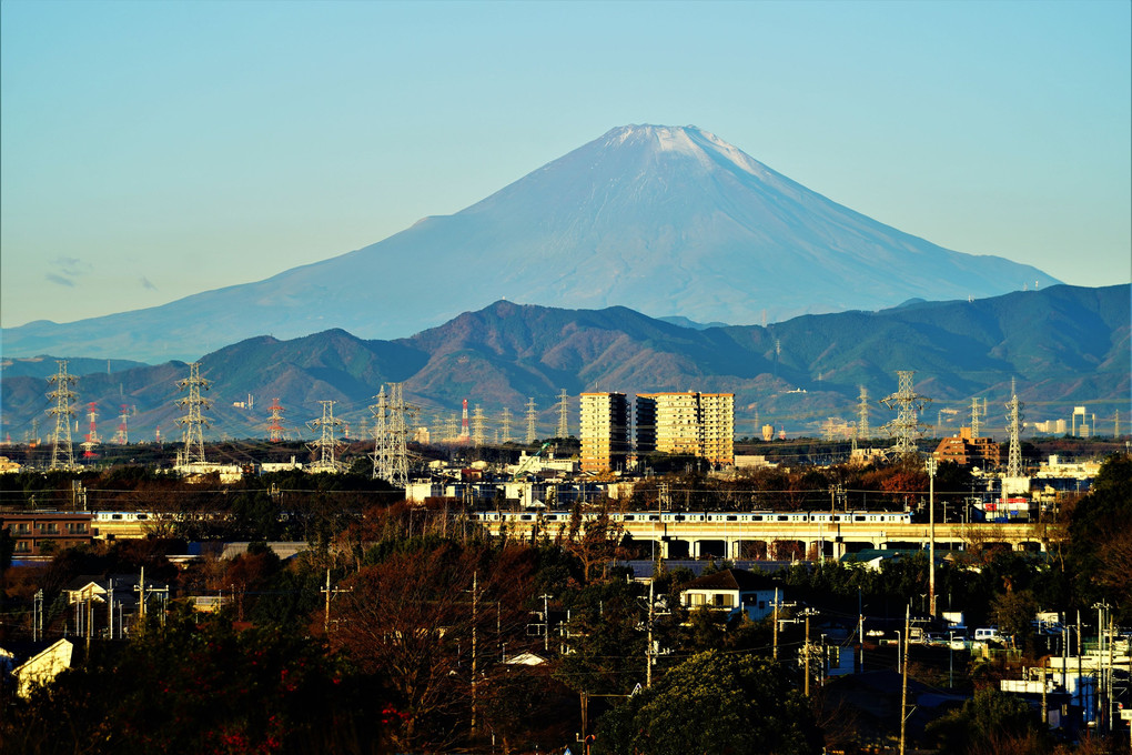 今朝の富士山🗻　相鉄電車と共に！