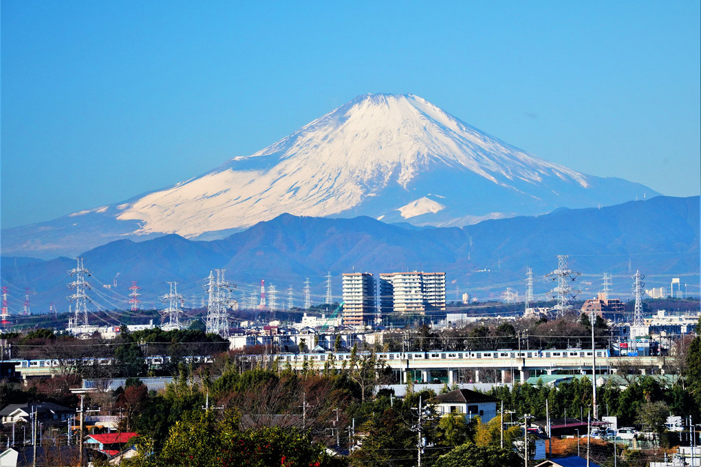 昨日の新雪で化粧をした今朝の富士山！