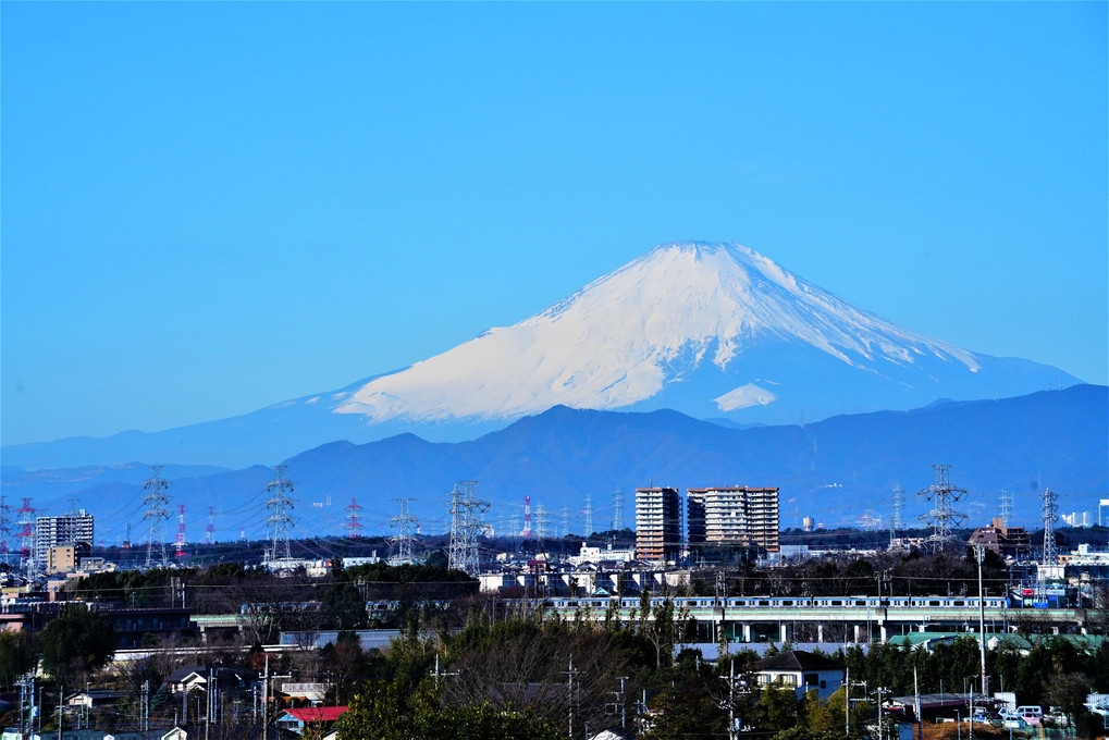 昨日の春一番で綺麗になった今朝の富士山