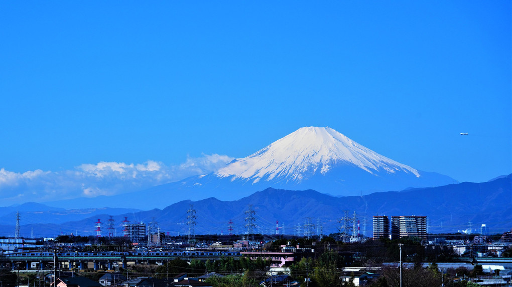 クリアーな富士山 🗻　哨戒機と相鉄いずみ野線電車の出会いを前景に♬