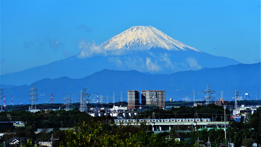 今朝の富士山 　お久しぶりの冠雪 ❣