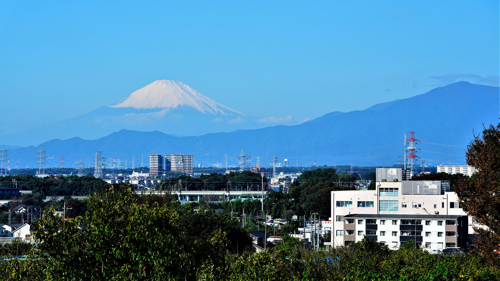 今朝の富士山 🗻　冠雪の裾が下がってきました❣