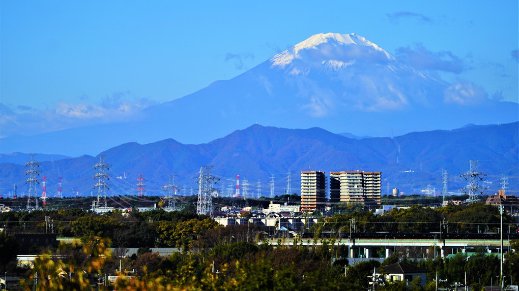 今朝の富士山　相鉄・いずみ野線「ヨコハマネイビーブルー」の車両と哨戒機と共に！