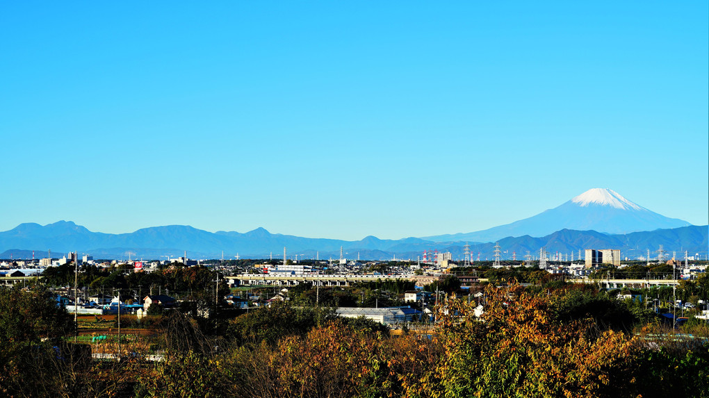スッキリ快晴　今朝の富士山と箱根の山々 🗻