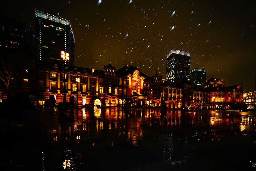 東京駅舎　降雪中のリフレクションを楽しむ ♬
