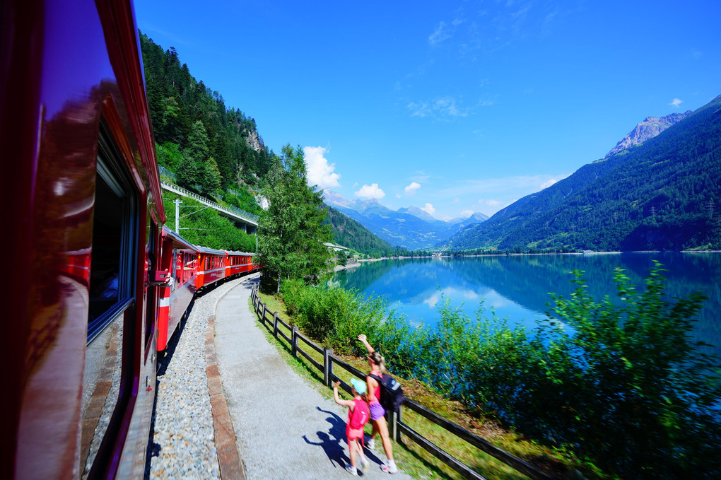 スイス絶景鉄道①【ベルニナ鉄道】の旅 ♬