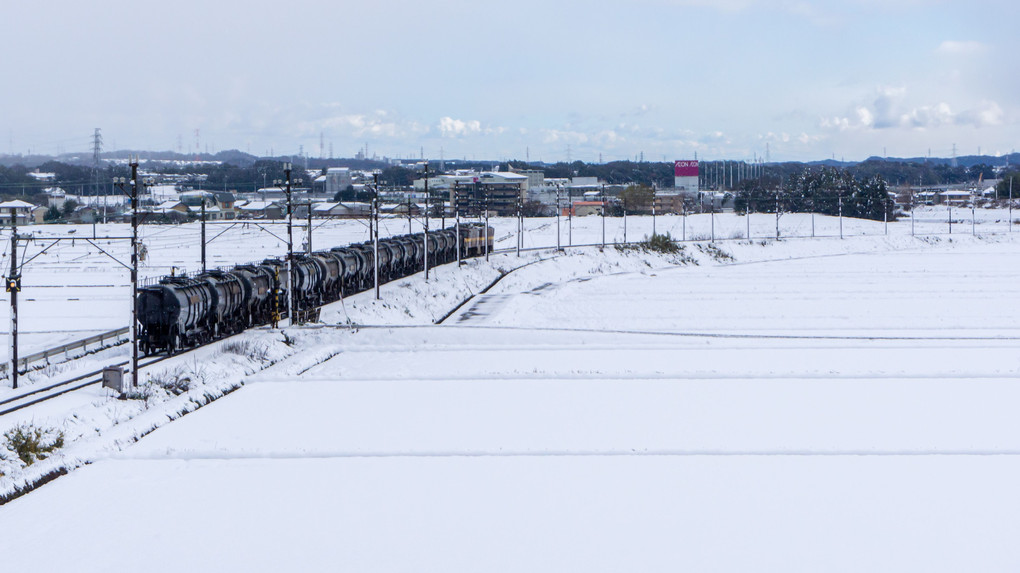 雪景色を走る三岐鉄道藤原線　