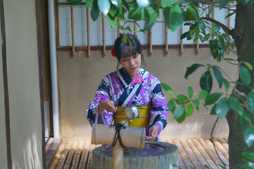 京都 国立博物館の茶室（堪庵）でポートレート