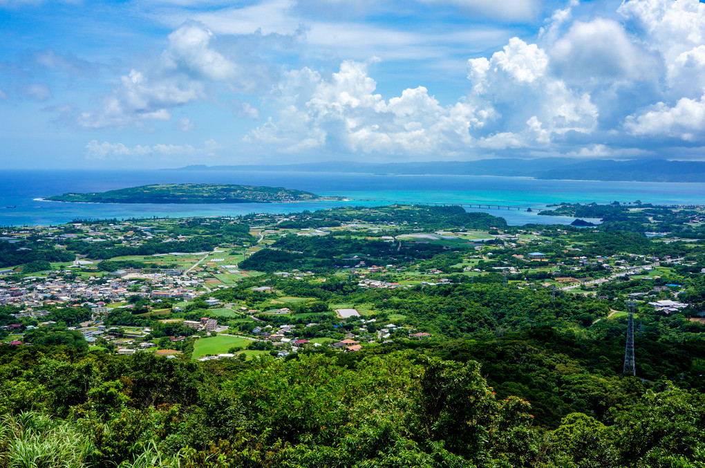 沖縄本島の今帰仁山頂からの眺め