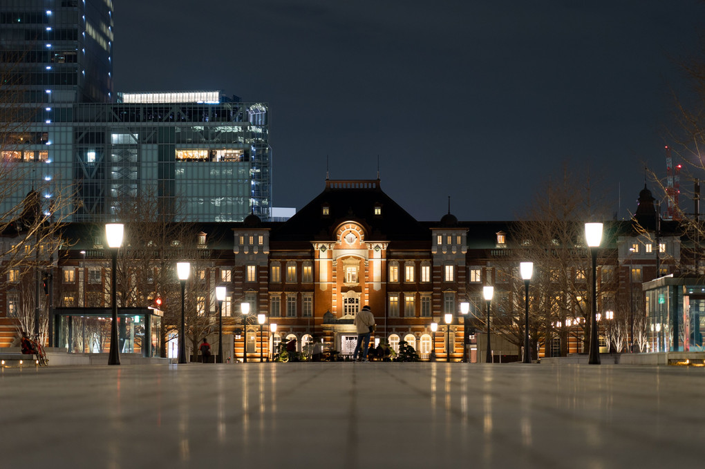 東京駅へ続く道