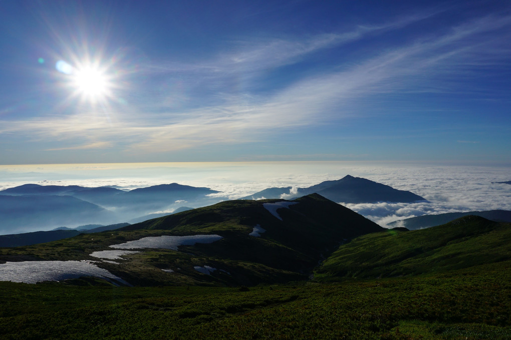 富山平野、日本海に広がる雲海 薬師岳山荘からの眺望