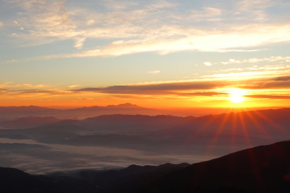 南アルプス・八ヶ岳を照らす朝日　雲海も美しかった