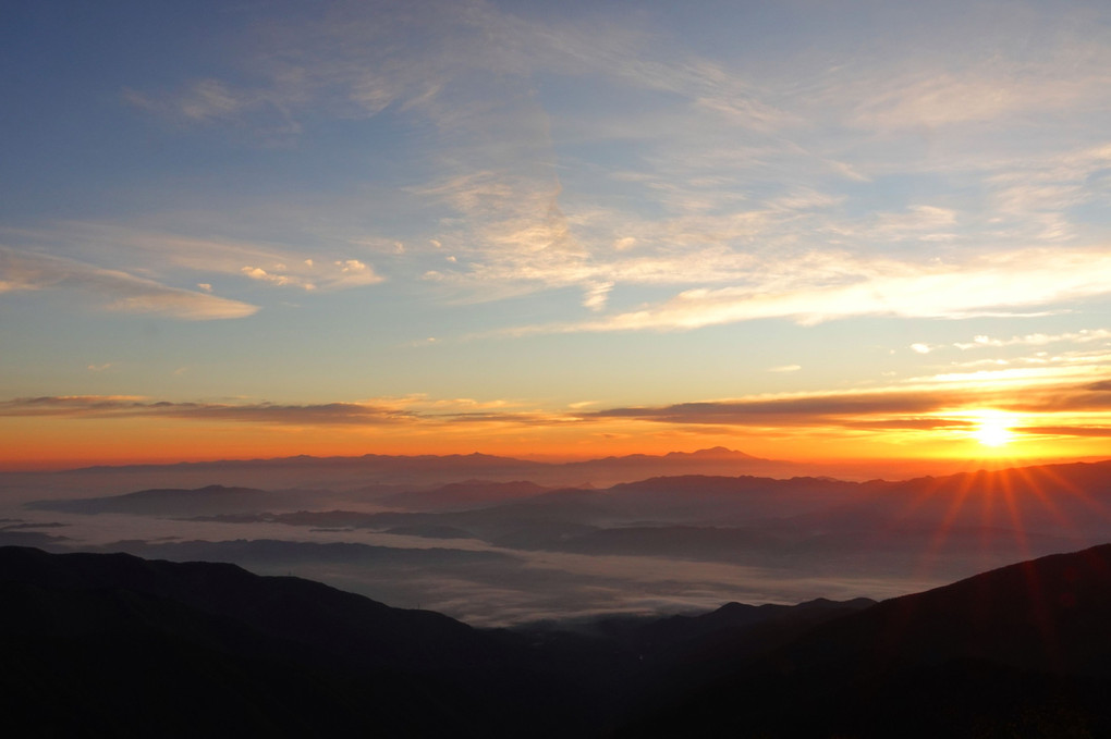 南アルプス・八ヶ岳を照らす朝日　雲海も美しかった