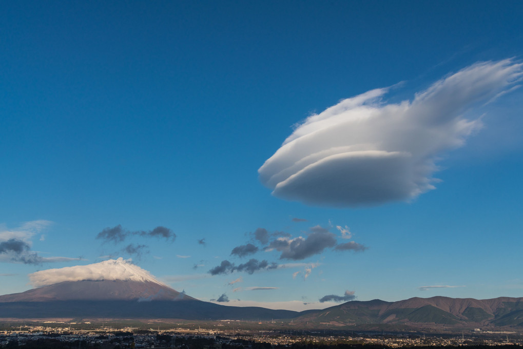 富士山を狙う天空の魔物