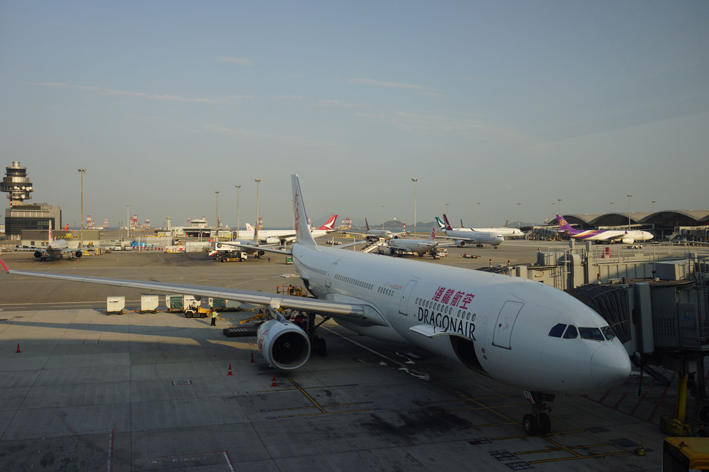 香港機場 朝のラッシュ始まり