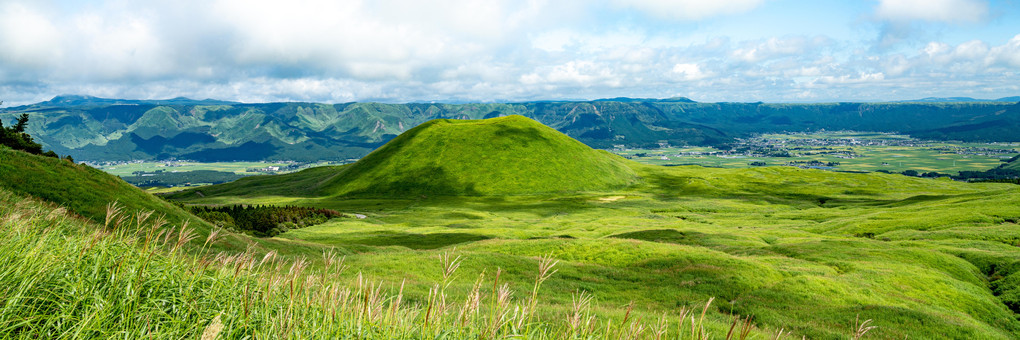 外輪山と米塚