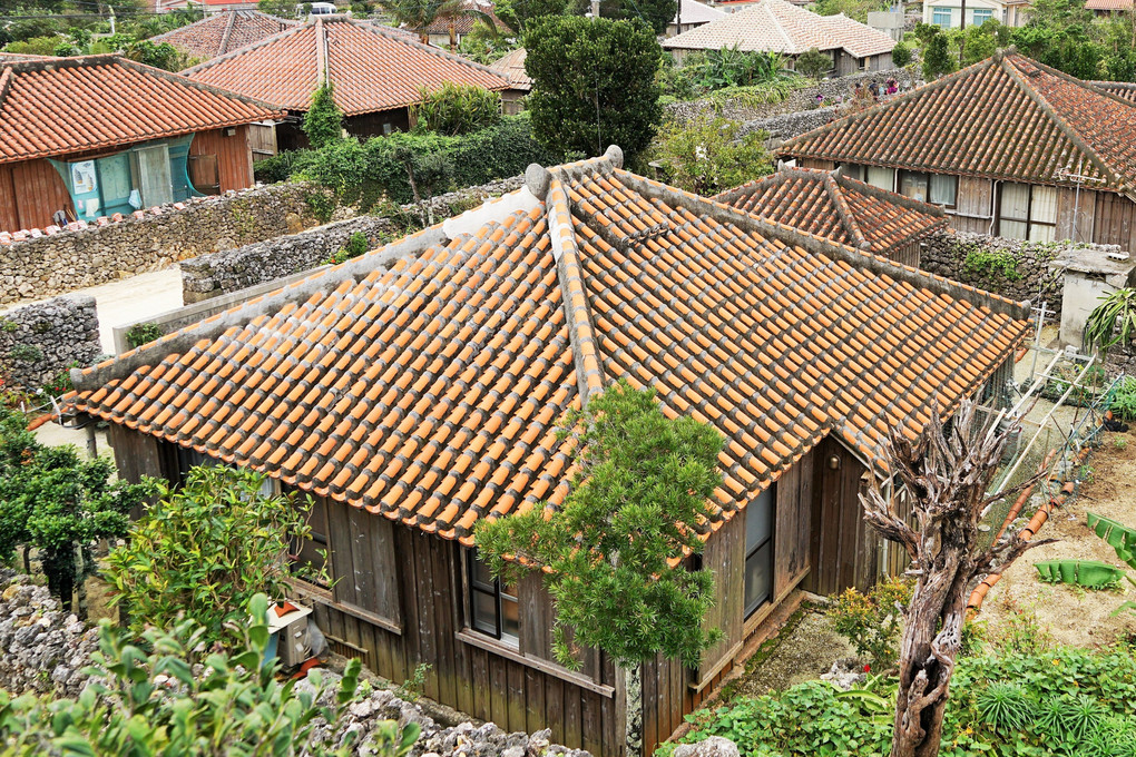 竹富島　赤瓦の屋根