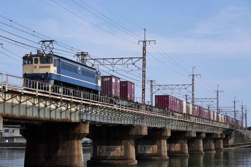 瀬田川橋梁を渡る5087列車
