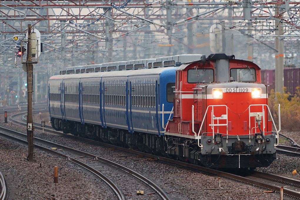 DD51形ディーゼル機関車＋12系客車