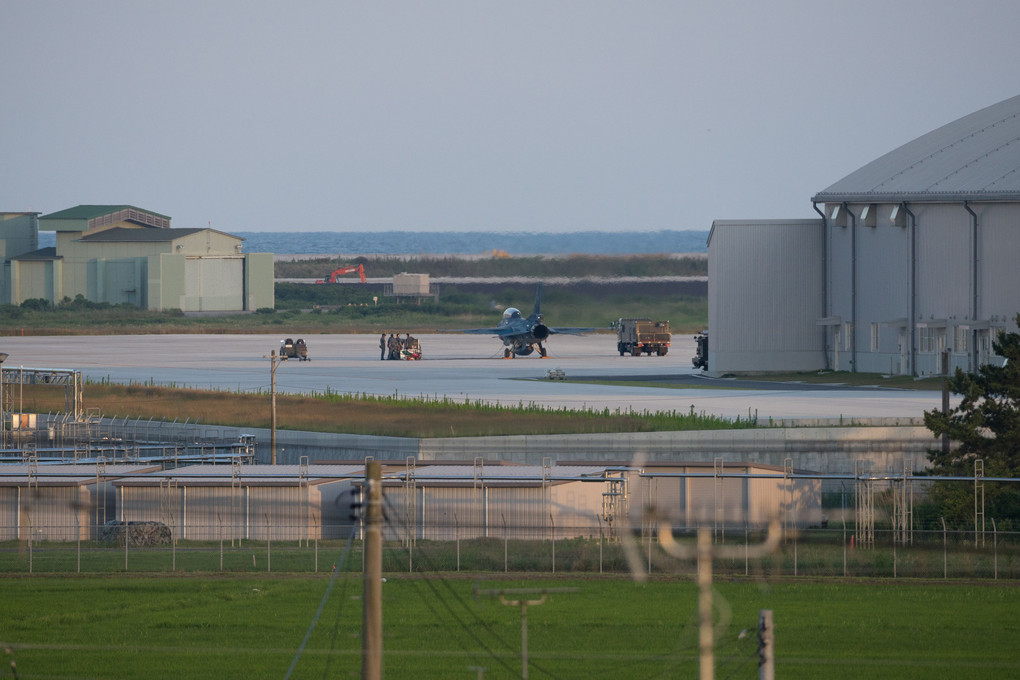 松島基地で刻を待つF-2支援戦闘機