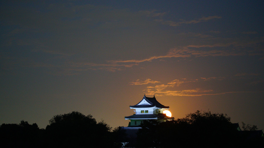 中秋の名月満月と関宿城博物館