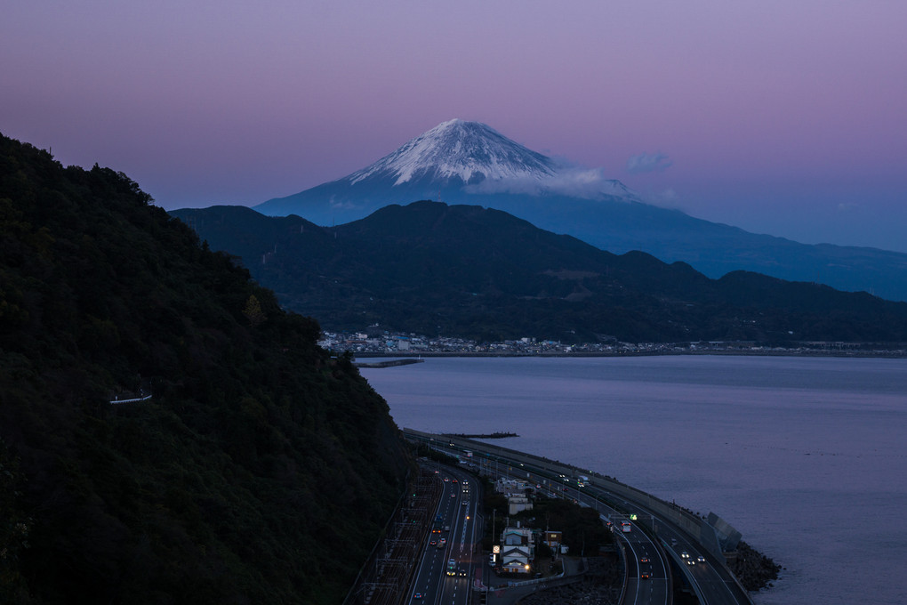 晩秋の富士山を望む