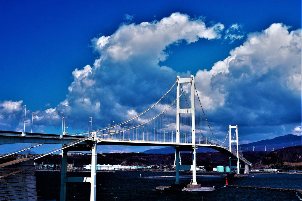 雲と橋