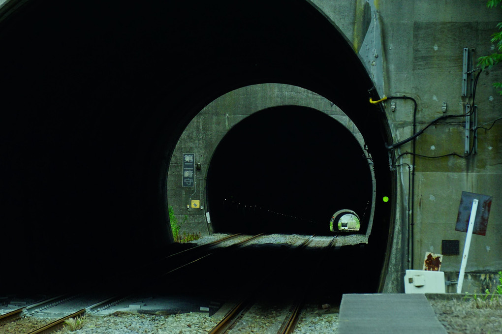 四季島　トンネルからトンネルへ