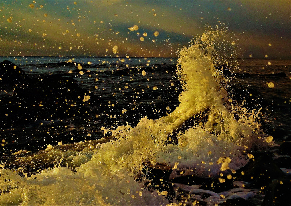 朝の波を超高速（1/10000)秒で撮影