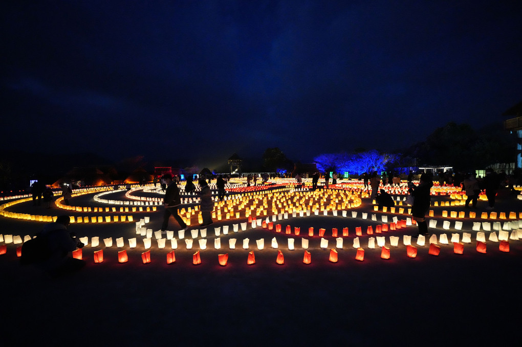 吉野ヶ里歴史公園　キャンドル紙灯籠による「光の地上絵」