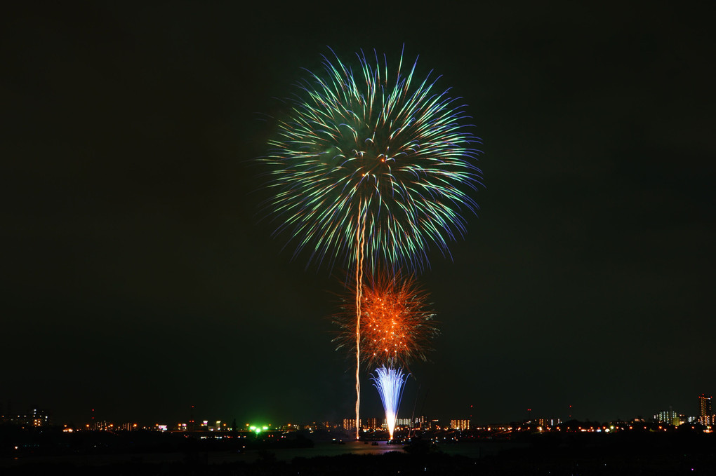 夜空を彩る