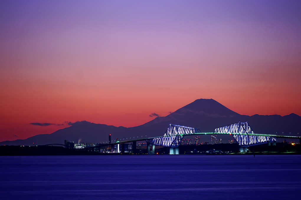 富士山と東京ゲートブリッジ