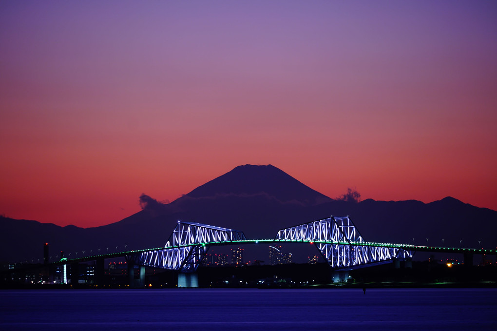 富士山と東京ゲートブリッジ