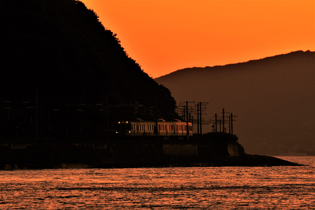 夕陽の電車