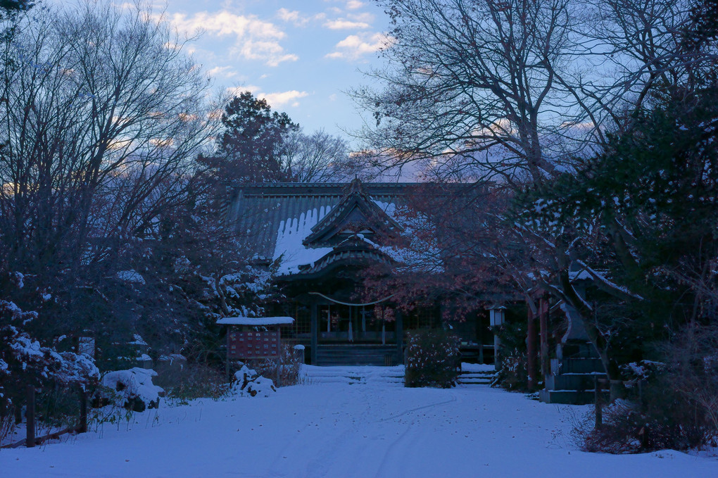 雪の三八城神社