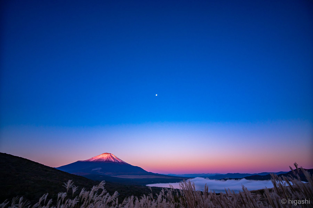 夜明けの赤富士