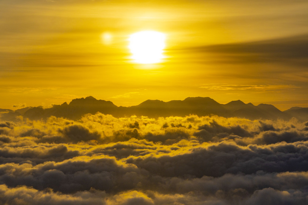 雲海の劔〜立山連峰