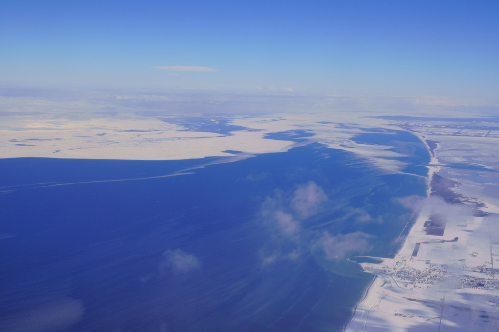 機窓よりオホーツク海の流氷を望む