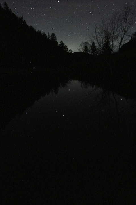 御池に映る北岳の星空