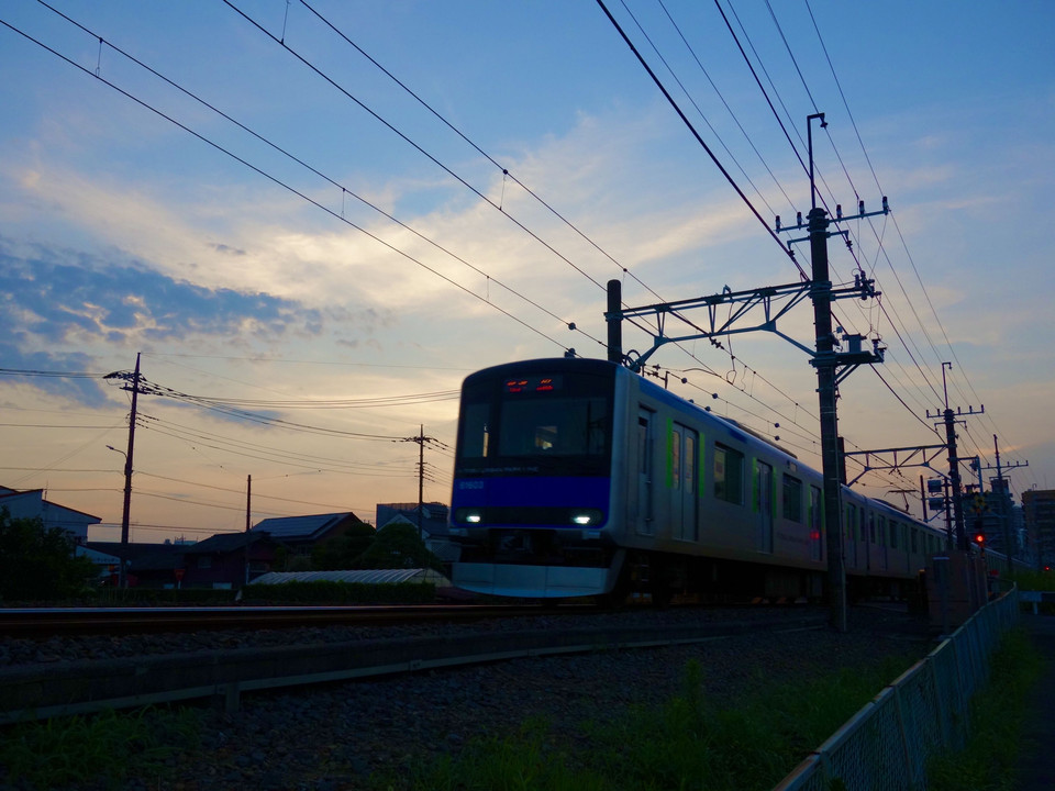 夏の夕暮れ　東武アーバンパークライン