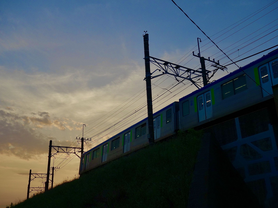 夏の夕暮れ　東武アーバンパークライン