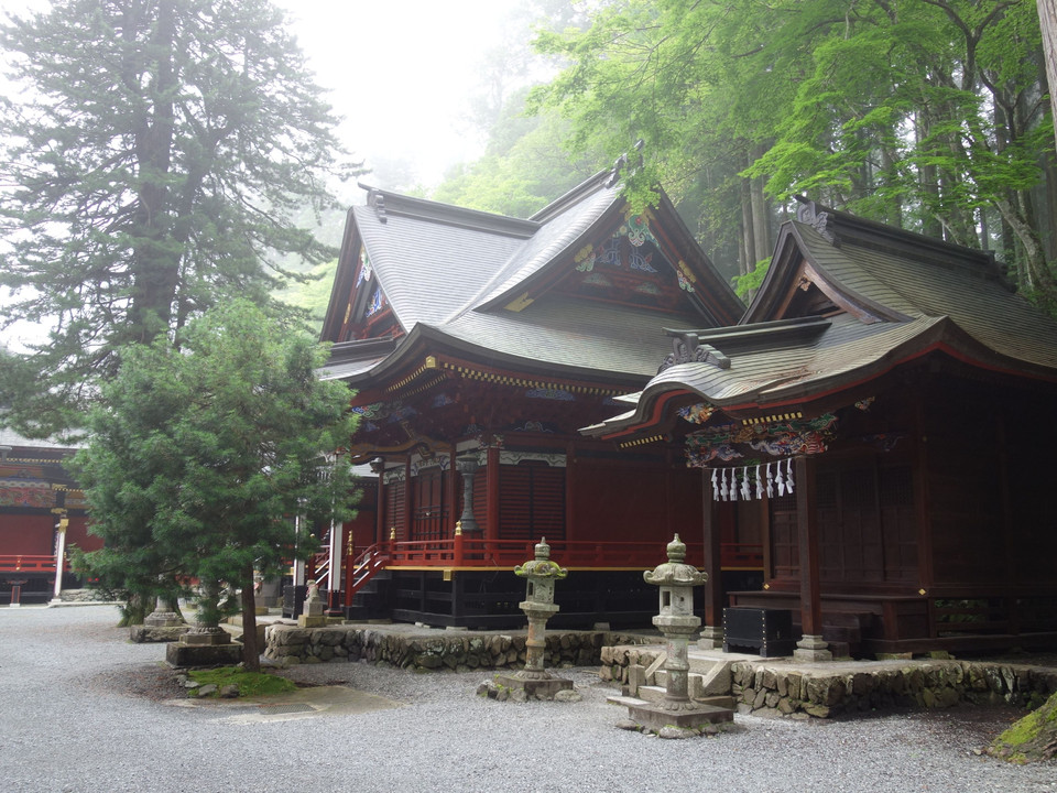 霧に包まれた神苑　秩父「三峯神社」NO.2