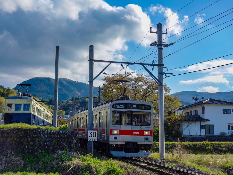 新旧上田電鉄の電車の対面